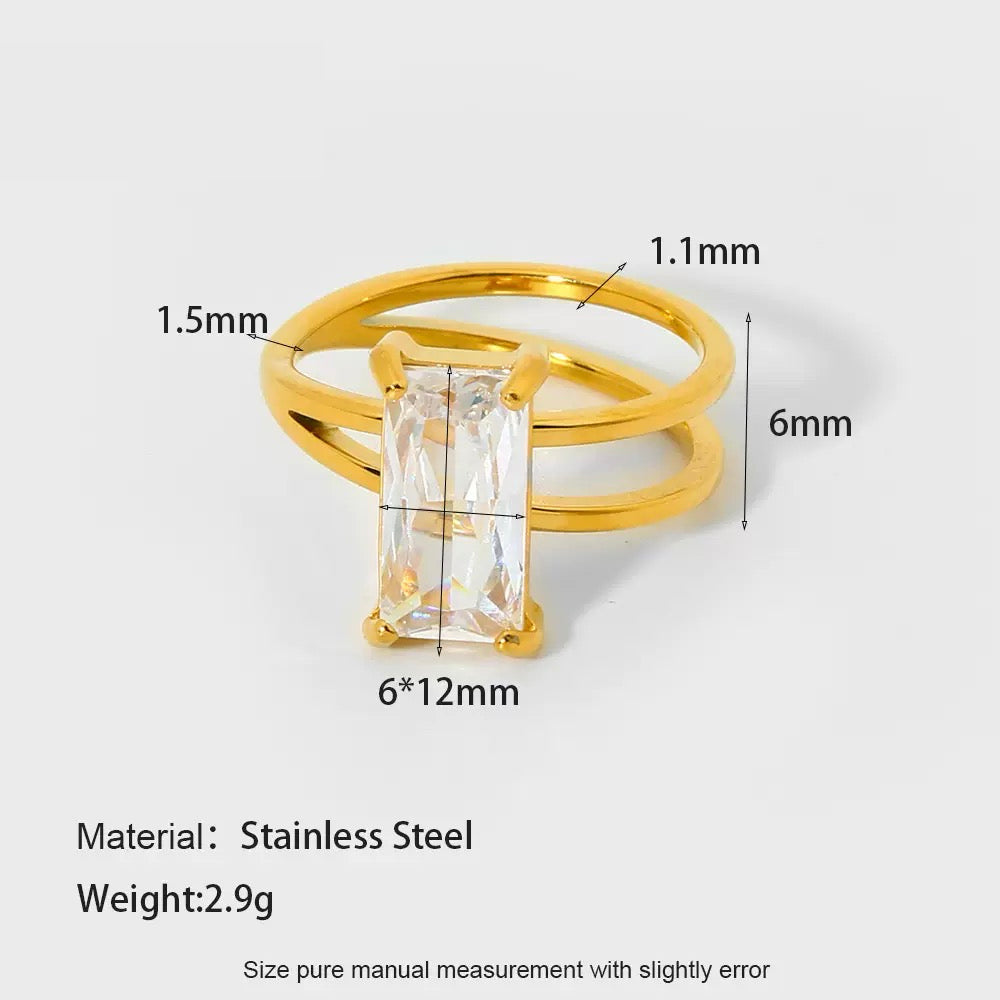 Gold ring with a rectangular gemstone, showing measurements and material details on a white background.