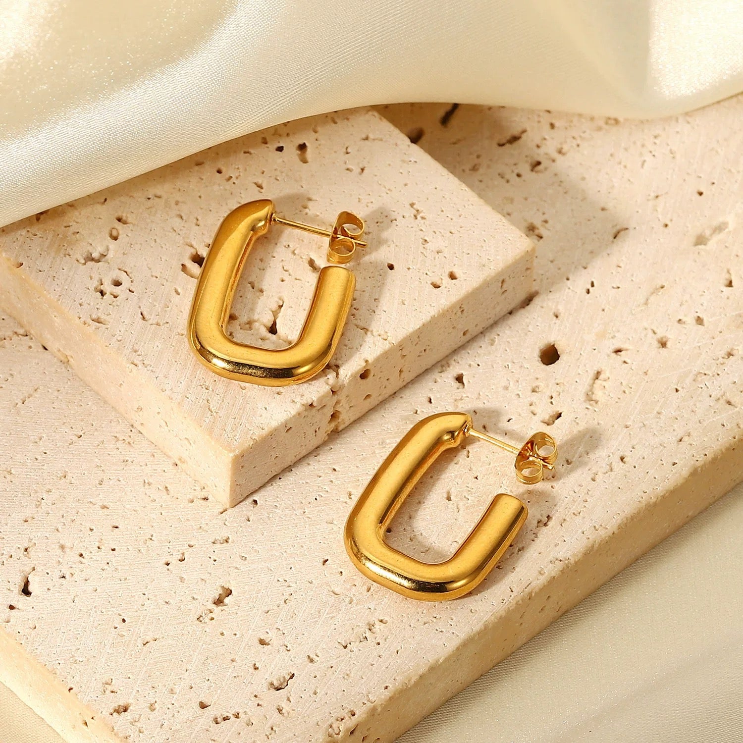 Linea Bold | Single Bar Gold Earrings